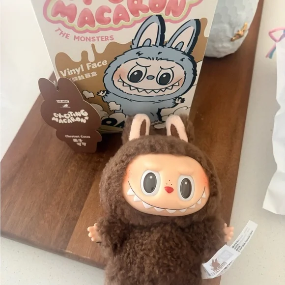 Macaron Chestnut Cocoa Vinyl Figure - Picture 2 of 3